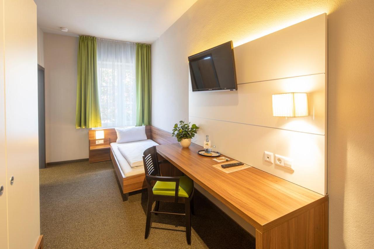 Joesepp'S Hotel Am Hallhof 梅明根 外观 照片
